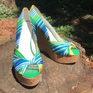 Like new! Nine West stacked, peep toe, wedges